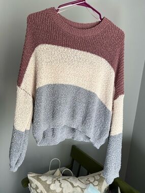 Debut Women’s Colorblock Long Sleeved Semi Cropped Sweater Size Medium GUC